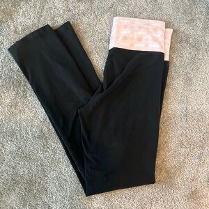 Great condition Victoria’s Secret wide leg leggings. Size large long.